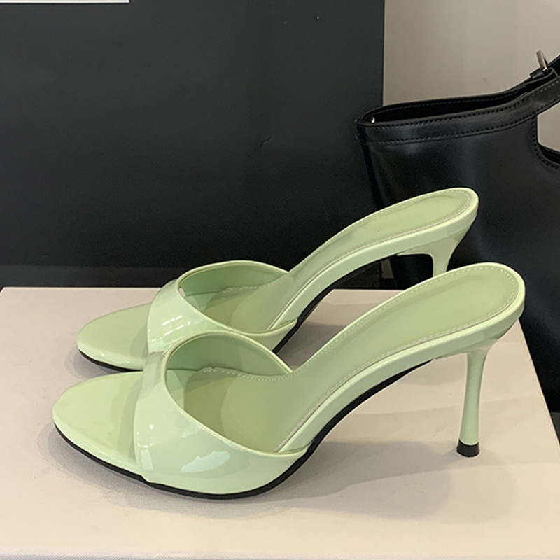 VEYKE-Pantoufles en Cuir Verni - Men Shoes Red Tape avis et prix