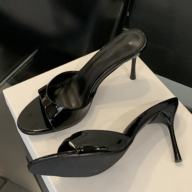 VEYKE-Pantoufles en Cuir Verni - Men Shoes Red Tape avis et prix